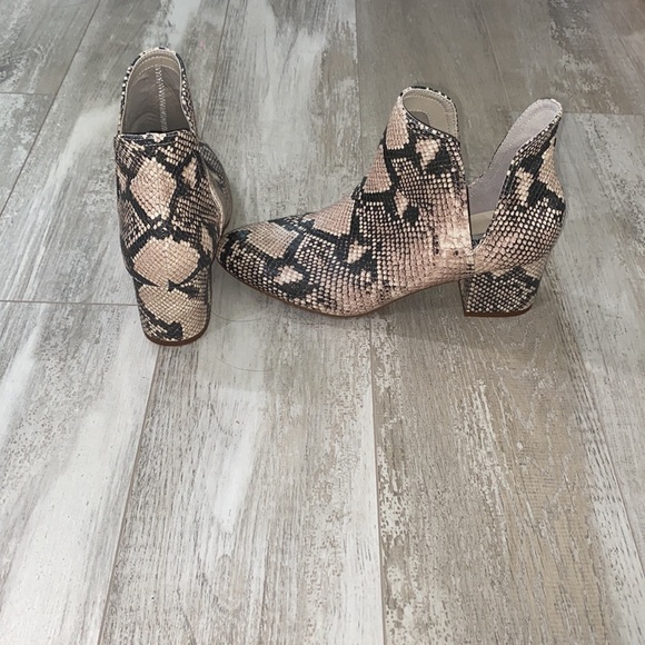 Steve Madden Booties - Picture 3 of 7